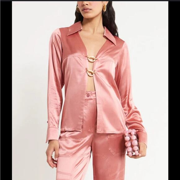 cult gaia yoona chain link gold hardware satin long sleeve blouse top medium - Picture 11 of 11